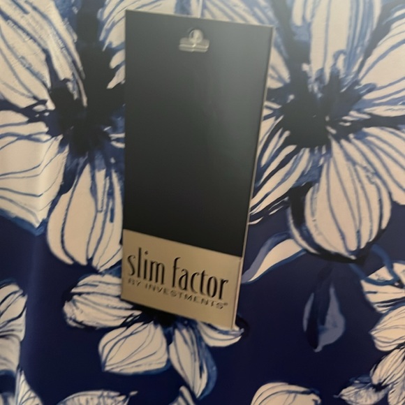 Slim Factor by Investments Blue Floral Women's Top  NWT - Picture 4 of 6